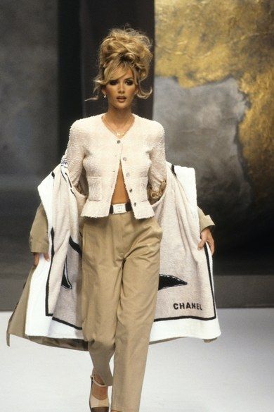 Vintage Chanel Outfit, Vintage Runway Fashion, Lawyer Outfits, 90s Chanel, Fashion 1920s, Fashion 1990s, Coco Chanel Fashion, 90s Runway Fashion, Mode Chanel