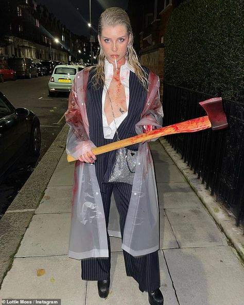 Cool Girl Costumes, Scream Halloween Costume, Casual Halloween Outfits, Scream Costume, Horror Halloween Costumes, Movie Halloween Costumes, Patrick Bateman, Horror Costume, Hot Halloween Outfits