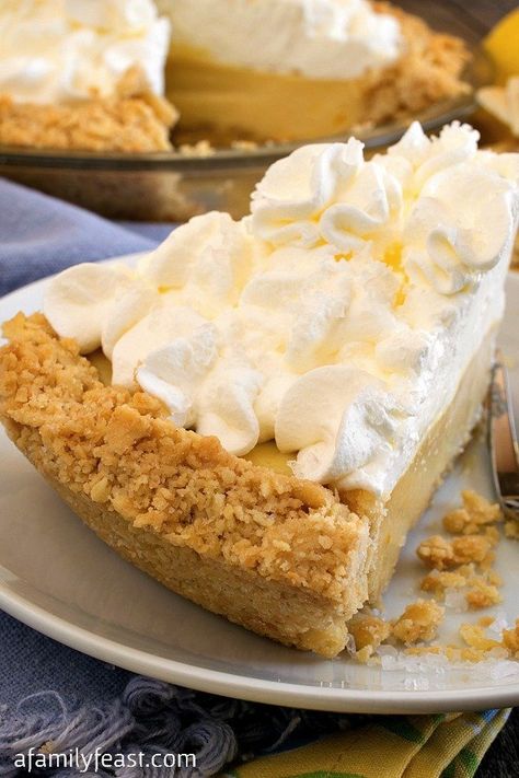 Atlantic Beach Pie - A Family Feast® Saltine Cracker Crust, Water Pie Recipe, Fry Pies, Beach Pie, Salty Sweet Desserts, Atlantic Beach Pie, Saltine Cracker, Baked Recipes, Pie Pie