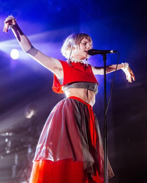 Aurora Singer Outfit, Aurora Concert Outfit, Aurora Outfit Ideas, Aurora Concert, Aurora Outfit, Aurora Singer, Aurora Music, Aurora Fashion, Aurora Aksnes