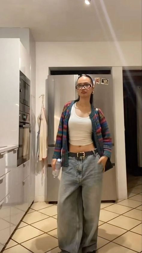 Basic Earth Tone Outfit, Tomboy Looks Women, Jort Outfits, Denim Jacket Styling, Painter Outfit, Fashion Inspo Winter, American Casual Style, Tomboy Stil, Pakaian Hipster