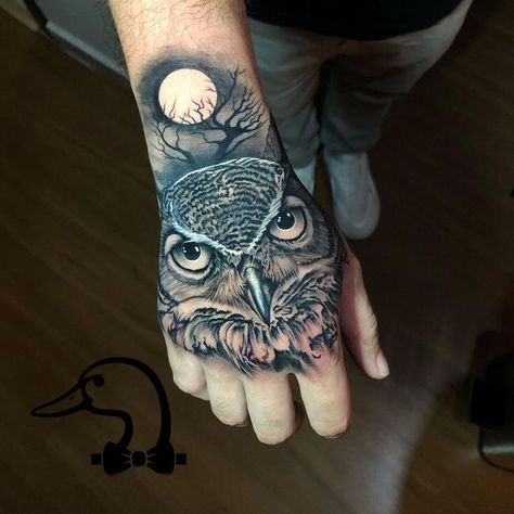 Tattoos Na Mao, Owl Hand Tattoo, Owl Forearm Tattoo, Owl Tattoo Sleeve, Herren Hand Tattoos, Wing Tattoos On Back, Tech Tattoo, Wing Tattoo Men, Hand Tattoo Designs