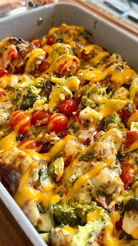 Mayra Wendolyne | Low Carb Love (@low.carb.love) • Instagram photos and videos Low Carb Tuscan Chicken Bake With Broccoli, Low Carb Love Mayra, Tuscan Chicken Bake, Low Carb Love, Chicken Sauce, Mozzarella Chicken, Seasoning Salt, Chicken Bake, Tuscan Chicken