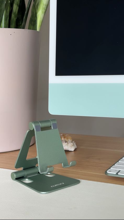 Green Imac Setup, Green Imac Desk Setup, Green Imac, Imac Setup, Imac Desk, Imac Desk Setup, Phone Stand For Desk, Amazon Sales, Imac Desktop