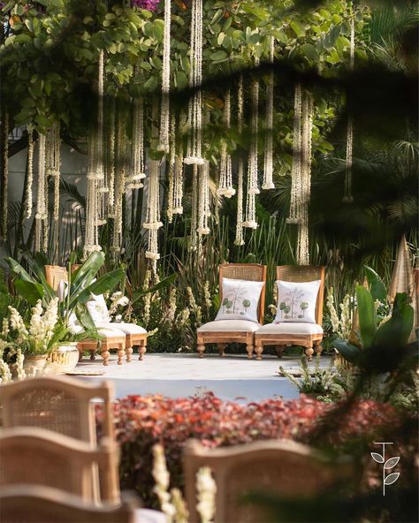 This beautiful mandap for Anahita and Karan’s wedding under their favourite Kachnaar tree in their aangan… nothing less than pure magic ✨ Shaadi Wala Ghar! Anahita + Karan Bhopal Design, Decor and Flowers @thepetiteproject_ With @shanijshabu Wedding Planning @riwaazerishte Graphics @palsh.works 📸 @shwetarane.in #shaadiwalaghar #weddingsathome #weddingdecor #weddinginspiration #weddingideas #decor #decorinspiration #decordetails #decorideas #floral #floraldesign #floraldesignersofinst... Green Wedding Decor Indian, Tree Decoration For Wedding, Indonesian Wedding Decoration, Tree Mandap, Wedding Tree Decor, Floral Mandap Decor, Wedding Under Trees, Muhurtham Decor, Traditional Mandap