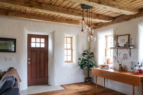 Adobe House Exterior, Straw House, Straw Bale Construction, Cob Building, Straw Bale House, Tiny House Talk, Earthship Home, Natural Homes, Straw Bale