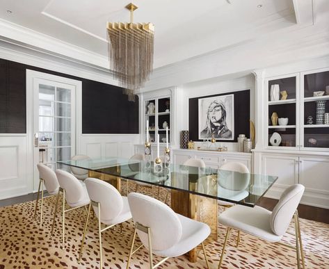 Glam with lots of black and brass and leopard-print rug in dining room Glam Dining Room Ideas, Dining Room Glam, Leopard Print Rug, Glam Dining Room, Dining Room Combo, Dining Room Wall Decor, Elegant Dining Room, Dining Room Walls, Dining Room Rug