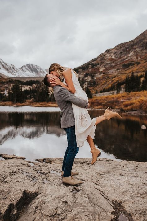 Engagament Photos, Mountain Engagement Pictures, Colorado Mountain Engagement Photos, Mountain Engagement Shoot, Fall Engagement Shoots, Engagement Photo Dress, Engagement Picture Outfits, Fall Engagement Pictures, Cute Engagement Photos