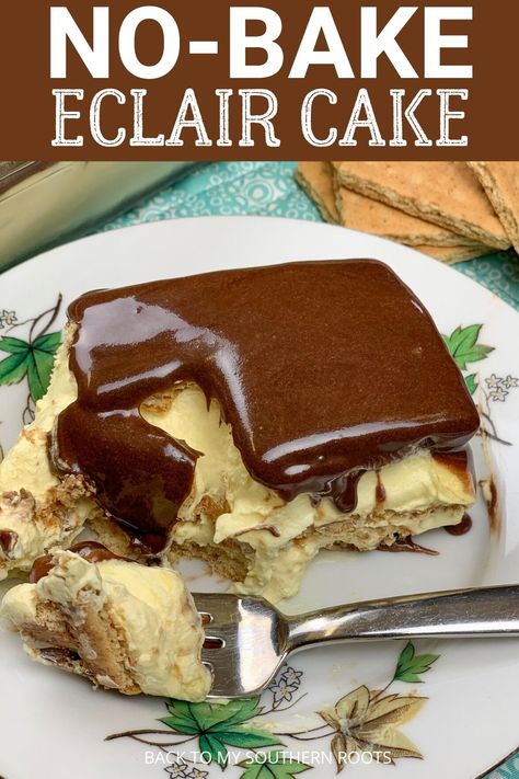 If you love eclairs, you'll love this no-bake eclair cake. With layers of French vanilla pudding, graham crackers, and a top layer of chocolate frosting you can't go wrong. Chocolate Layer Dessert, Chocolate Eclair Dessert, No Bake Eclair Cake, Eclairs Dessert, Cake With Layers, Eclair Cake Recipes, Cake Mix Cookie Bars, Chocolate Eclair Cake, Dessert Cakes