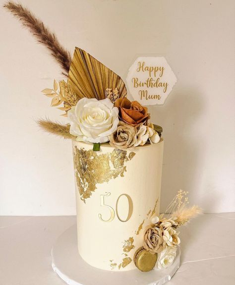 Flower Cake Design, 50th Wedding Anniversary Cakes, Boho Cake, Wedding Anniversary Cakes, Baby Converse, Rose Gold Party, 50th Wedding Anniversary, Centerpiece Ideas, Gold Party