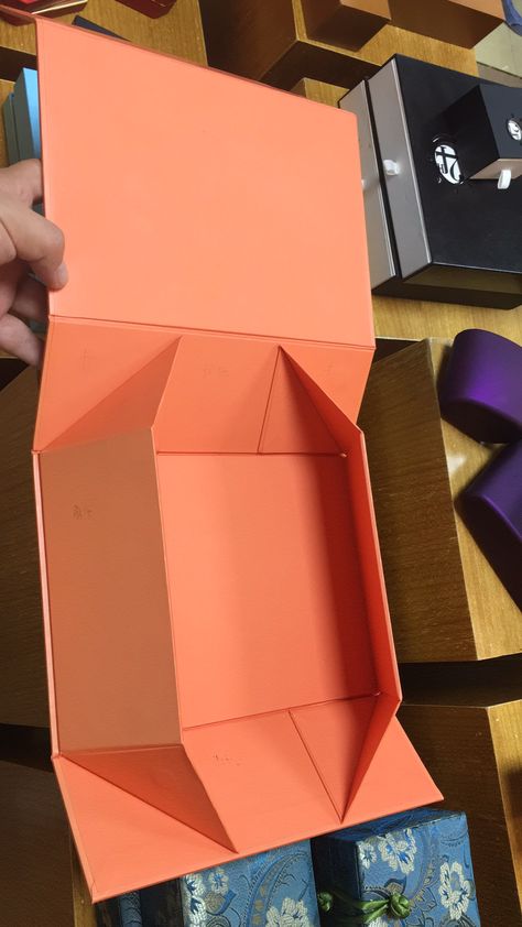 Collapsible Box Diy, Magnet Box Packaging, Magnetic Box Packaging, Foldable Packaging, Paper Origami Diy, Folding Cardboard, Box Bag Packaging, Diy Gift Box Template, Luxury Box Packaging