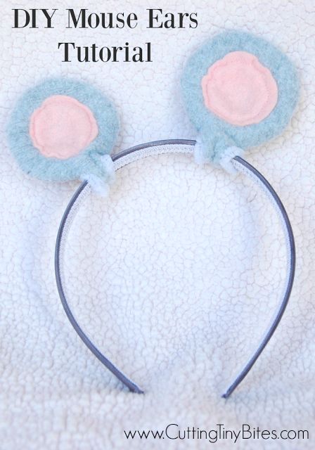 DIY Mouse Ears Tutorial. Great last minute Halloween costume or pretend play idea for kids. Sew them up in under 15 minutes! Nursery Rhyme Costumes, Diy Mouse Ears, Nursery Rhyme Costume, Ears Tutorial, Diy Mouse, Tiny Bites, Last Minute Halloween Costume, Halloween Class Party, Home Preschool