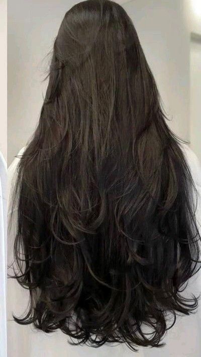 V-Shape Chic: Effortlessly Stylish Hairstyles That Define Your Look Indian Hair Cuts, Long Shiny Hair, Haircuts For Long Hair With Layers, Long Indian Hair, Hair Stylies, روتين العناية بالبشرة, Long Black Hair, Long Layered Hair, Long Wavy Hair