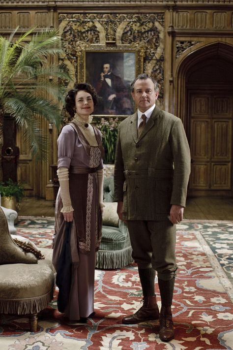 Downton Abbey - Countess Cora Crawley and Robert Crawley Robert Crawley, Phyllis Logan, Rob James Collier, Downton Abbey Costumes, Matthew Crawley, Lady Mary Crawley, Downton Abbey Series, Downton Abbey Dresses, Elizabeth Mcgovern