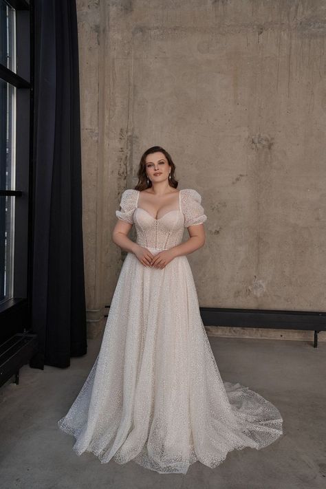 Curvy Wedding Dress, Plus Size Wedding Dresses With Sleeves, Curvy Wedding, Plus Wedding Dresses, Court Train Wedding Dress, Plus Size Wedding Gowns, Plus Size Bride, Curvy Bride, Wedding Dress Train