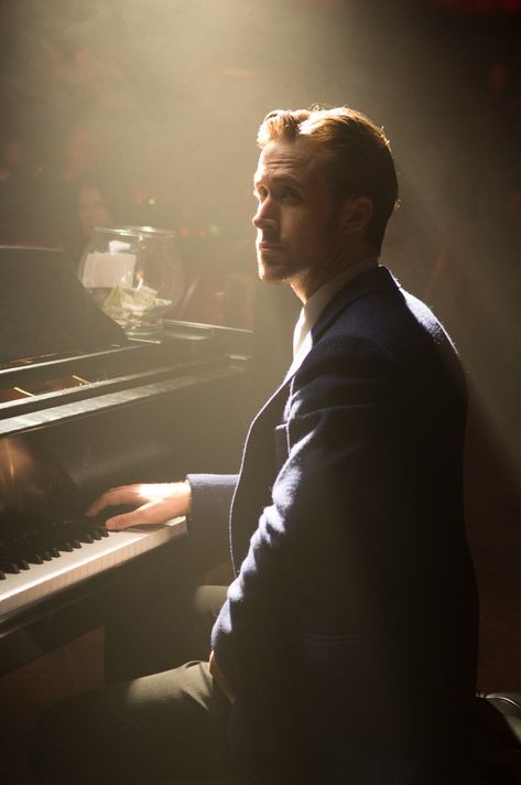 Ryan Gosling Piano, La La Land Aesthetic, Happy Birthday Ryan, Land Aesthetic, Ryan Adams, Damien Chazelle, Райан Гослинг, Piano Man, Film Inspiration