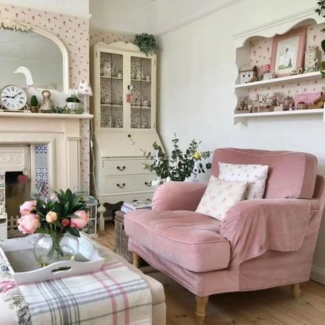 𝑺𝒘𝒆𝒆𝒕 𝒉𝒐𝒎𝒆 | Fairy Tale Bedroom with Girly Vibes||| #homerenovation #homeinspiration #homeaesthetics #interiordesign #homeaccessories #homedecor #dreamhome #dollhouse #designinspiration #girlybedroom #romanticlifestylechronicles Pink Cottagecore Living Room, Fairy Tale Bedroom, Girly House, Fairy Tale Home, Girly Home, Cottage Home Interior, Cottage House Interior, Fairytale Bedroom, Future Board