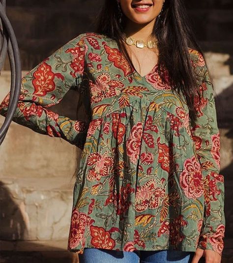 Desi Short Kurti Aesthetic, Kalamkari Tops, Latest Traditional Dresses, Short Kurti Designs, Dress Designs For Stitching, College Dress, Cotton Tops Designs, Kurti Sets, Western Dresses For Women