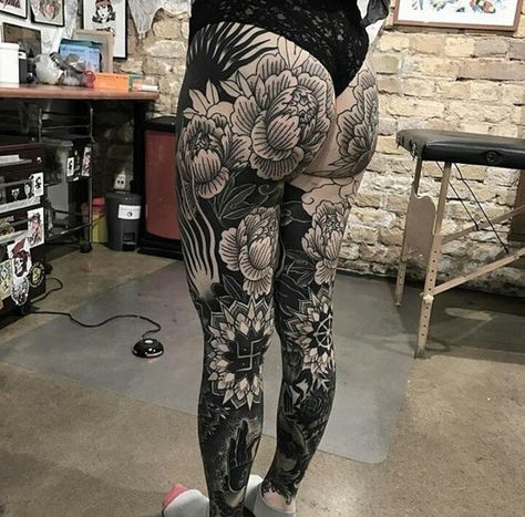 @theartoftattooingofficial Irezumi Sleeve, Tattoo Calf, Black Flowers Tattoo, Borneo Tattoo, White Tattoos, Full Leg Tattoos, Inspiration Tattoos, Irezumi Tattoos, Body Suit Tattoo