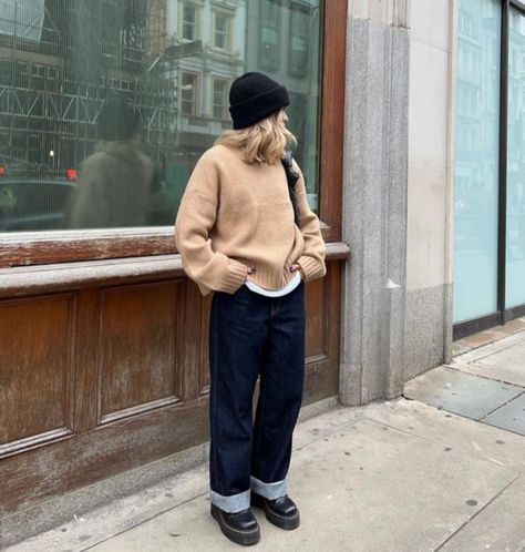 Oversize Fall Outfit, Cold Winter Casual Outfits, Oversized Vintage Sweater, Winter 23 Fashion, Neutral Oversized Outfits, Cozy Cool Outfits, Cold Winter Style, Fall Oversized Sweater Outfits, Fall 2024 Fashion Outfits