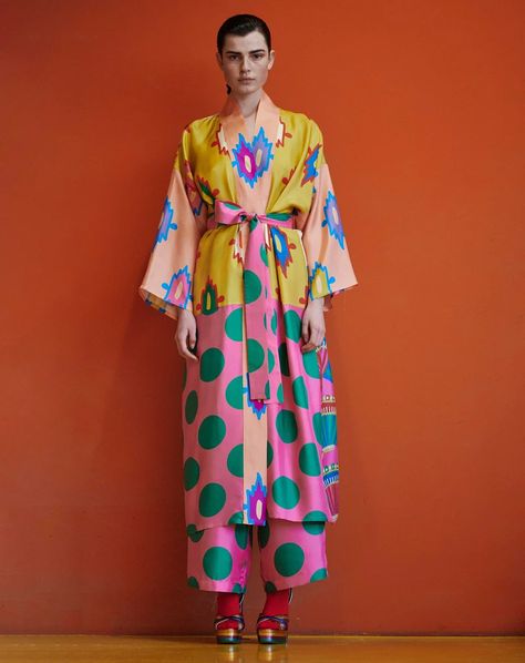 Color Trends Fashion, Eclectic Fashion, Kimono Fashion, Mode Inspiration, Kimonos, Autumn And Winter, Fashion Prints, Batik, Boho Fashion