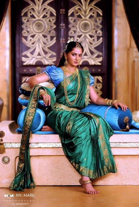 Prabhas And Anushka, South Indian Silk Saree, Saree Drape, Bollywood Designer Sarees, Bridal Sarees South Indian, Anushka Shetty, Indian Silk Sarees, Indian Photoshoot, Elegant Embroidery