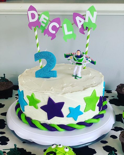 Diy Toy Story Cake, Lightyear Birthday Cake, Buzz Lightyear Cake, Lightyear Cake, Buzz Lightyear Birthday Party, Toy Story Birthday Cake, Buzz Lightyear Birthday, Boys First Birthday Cake, Toy Story Cakes