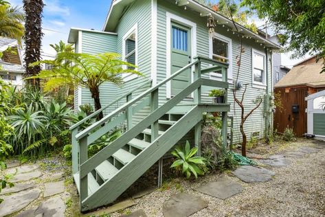 Stylish Venice Bungalow Blocks From Abbot Kinney - 520 Altair Place — The Hollywood Home The Hollywood Home 4th Of July Events, July Events, Southern California Beaches, Abbot Kinney, Hollywood Homes, Running On The Beach, Beach Bungalows, Beach Lifestyle, Hollywood Hills