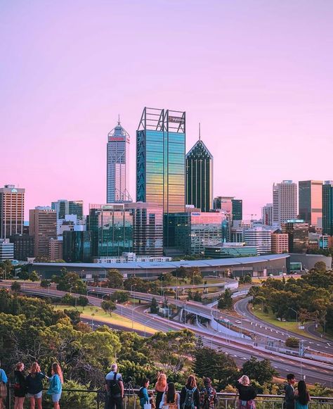 Kings Park offers fantastic panoramic views of Perth and Perth's CBD. IG/ @danniexdough Perth Australia City, Kings Park Perth, Perth Travel, Visit Melbourne, Building Aesthetic, Kings Park, Brisbane City, Perth Australia, Perth Western Australia