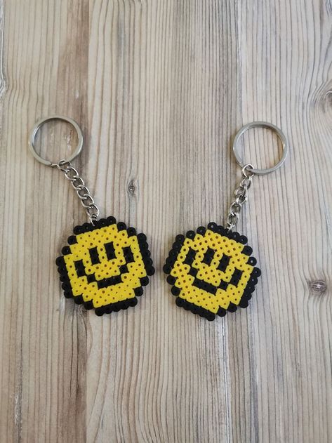 Bff Perler Beads, Perler Bead Keychain Ideas, Small Perler Beads, Hama Beads Aesthetic, Perler Beads Keychain, Perler Keychain, Perler Bead Keychain, Mini Hama Beads, Hamma Beads Ideas