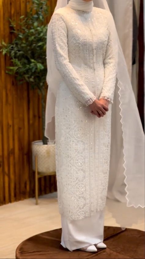 Malaysian Wedding Dress, Wedding Hijab Styles, Nikah Outfit, Kebaya Modern Dress, Modest Bride, Muslimah Wedding Dress, Nikah Dress, Muslimah Wedding, Bride Dress Simple