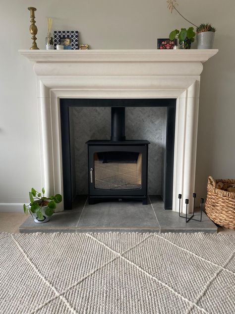 #oneillbrickworkltd #stovefitterstockport #woodburner#woodburners#stoveinstallerstockport #fireplacestockport #woodburnerstockport #stovefittercheshire #stoveinstallercheshire #fireplacecheshire #woodburnercheshire
#logburner #woodburningstove
#woodburningfireplace
#fireplaceideas#woodstoves#logburners#defra#defraapproved#ecodesignready#hetas Slate Hearth Woodburner, Woodburner Surround Ideas, Log Burner With Surround, Stone Fire Surround, Log Burner Surround Ideas, Woodburning Stove Fireplace Ideas, Fireplace Panelling, Woodburner Surround, Fireplace With Stove