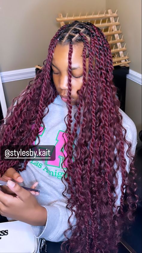 Red And Black Island Twist, Burgundy Island Twist With Curls, Red And Black Twists, Passion Twists Red And Black, Burgundy Senegalese Twist, Island Twist, Twist Braid Hairstyles, African Braids, Long Braids