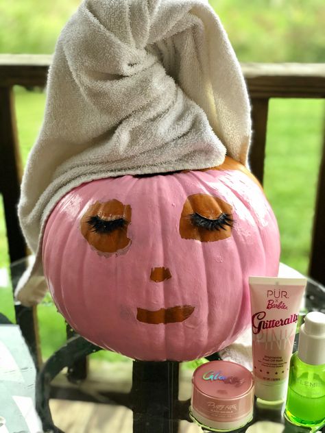 Face Mask Pumpkin Painting, Mean Girls Pumpkin Painting, Girl Pumpkin Painting, Spa Pumpkin Painting, Spa Pumpkin, Face Mask Pumpkin, Cute Painted Pumpkin Ideas, Pumpkin Inspo, Pumpkin Face Paint