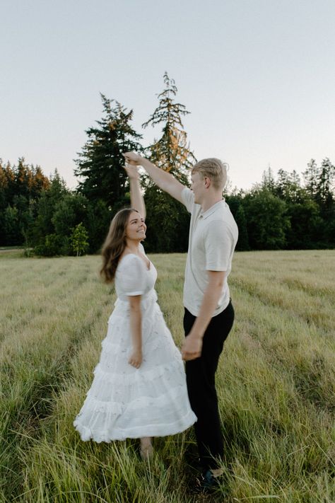 White dress engagement photoshoot outfit Engagement Dress Aesthetic, Save The Date Outfits, White Dress Couple Photoshoot, White Dress Engagement Pictures, White Dress Engagement, Engagement Photoshoot Outfit, White Flowy Dress, Dress Engagement, Engagement Pic