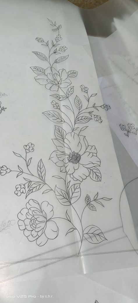 Big Floral Embroidery, Big Motifs For Embroidery, Big Flower Embroidery Design, Embroidery Motifs Design Drawings, Motif Sulam, Flower Pattern Drawing, Pattern Sketch, Embroidery Fashion Detail, Flower Machine Embroidery Designs