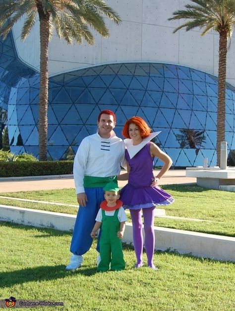 Corey: Meet the Jetsons! This years Halloween was out of this world! I was looking for an idea that hasn't been done much before. I was pleasant surprised at how few... Jetsons Costume, Best Costume Ever, Costume Family, 2015 Halloween Costumes, Cute Couple Halloween Costumes, Zombie Costume, The Jetsons, Homemade Costumes, Halloween Costume Contest