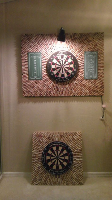 THis is prob. the first "cork board' craft that I think is pretty awesome!. DIY Wine Cork Dartboard. Friend posted on FB and it is totally Pinterest worthy! Cork Dartboard, Diy Cork, Wine Cork Projects, Cork Crafts Diy, Wine Cork Art, Cork Projects, Wine Craft, Cork Diy, Cork Art