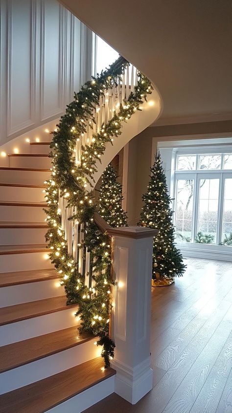 21 Magical Christmas Decor Inspiration For A Cozy Home Xmas Stairs, Christmas Garland Staircase, Creative Christmas Decorations, Twinkling String Lights, Christmas Stairs Decorations, Christmas Staircase Decor, Christmas Stairs, Dream House Aesthetic, Christmas Aesthetics