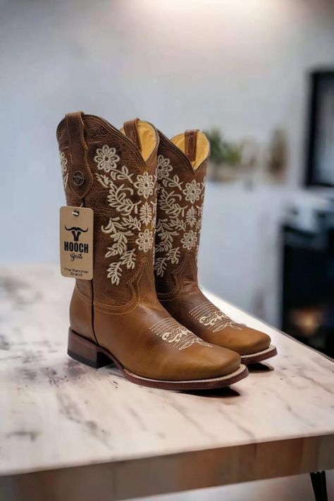 Womens Western Boots, Cute Cowgirl Boots, Botas Cowboy, Botas Western, Pretty Heels, Womens Cowgirl Boots, Tenis Vans, Bota Country, Western Shoes