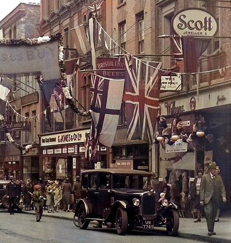 Castle Street 1930s. 1930s Britain, 1930s Pictures, Lavender Marriage, 1930 Aesthetic, 1940s England, Bristol Architecture, 1930s Germany, 1930s Aesthetic, 1930s London