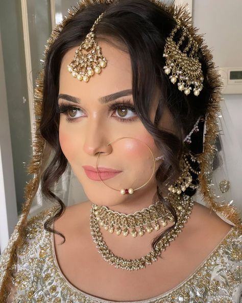 Naz on Instagram: “Hina 🤍 bridal makeup for this beautiful doll masha Allah Beautiful hair by the one and only queen @shamalahhairstylist 🤍” Nikkah Bridal Makeup, Simple Nikkah Makeup, Nikkah Bridal Hairstyles, Nikkah Makeup Looks Pakistani, Nikkah Bride Makeup, Nikah Hairstyles, Nikah Makeup Look, Nikkah Hairstyles Brides, Nikkah Makeup Looks