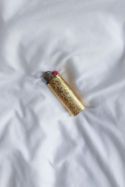 This 24K gold-plated vintage steel lighter case is the perfect conversation starter and way to ensure you never misplace your lighter again. Case fits snugly over regular (BIC) lighters. Pattern is a cool repeated geometric design all the way around. Cool Items To Buy, Lighters Aesthetic, Decorated Lighters, Cute Lighters, Pretty Lighters, Lighter Decoration, Aesthetic Lighter, Novelty Lighters, Brass Aesthetic