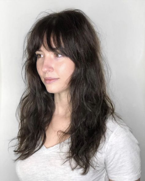 Curtain bangs with long wavy hair | brunette | hairstyles | fresh makeup 70s Curtain Bangs, Naturally Wavy Hair Cuts, Curtain Bangs Wavy Hair, Curtain Bangs Wavy, Frizzy Wavy Hair, Bangs Wavy, Bangs Wavy Hair, Black Wavy Hair, 70s Hair