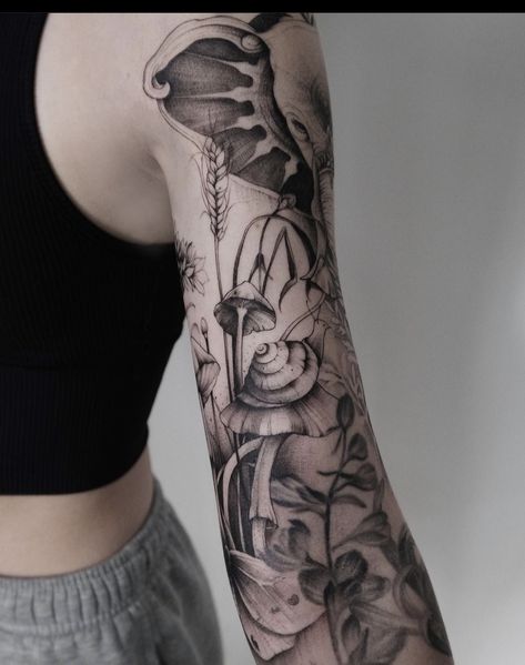 Sleeve Nature Tattoo, Recycle Tattoo, Black And Gray Tattoos, Tattoos Floral, Realism Portrait, Tattoo Garden, Mushroom Tattoo, Floral Tattoos, Nature Tattoo