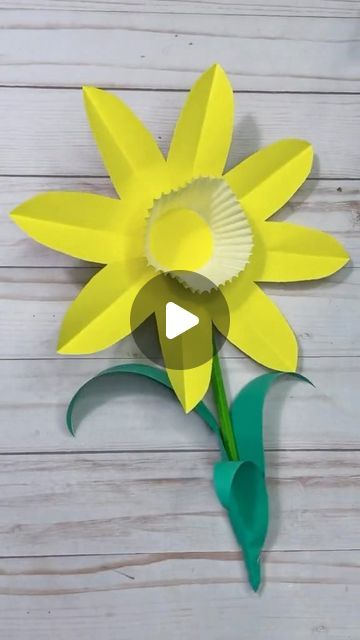 Timm Sevitz on Instagram: "This spring daffodil paper craft activity for kids is so easy! Use a cupcake liner to add a fun realistic detail. This would be a great craft activity for your next spring party. #easycraft #kidscrafts #papercraft #daffodil #spring #crafty" Kids Spring Art, Spring Art Ideas, Spring Kids Art, Flower Activity, Daffodil Craft, Spring Kids, Spring Crafts For Kids, Daffodil Flower, Crafts For Seniors