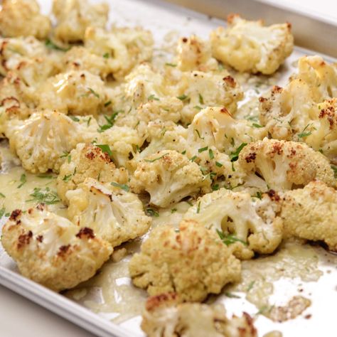 Parmesan-Roasted Cauliflower by Ina Garten Parmesan Roasted Cauliflower, Parmesan Roasted Potatoes, Roasted Cauliflower Soup, Ina Garten Recipes, Easy Cauliflower, Easy Side Dish, Cauliflower Crust Pizza, Barefoot Contessa, Roasted Asparagus