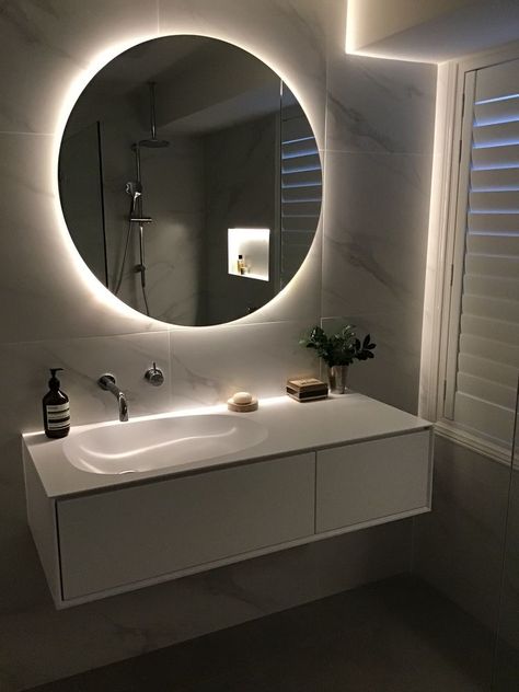 Classy Bathroom Design, Aesthetic Bathroom Modern, Baños Aesthetic, Baño Aesthetic, Design Interior Baie, Dekorasi Kamar Tidur, Bathroom Inspiration Decor, Dream House Rooms, Bathroom Design Luxury