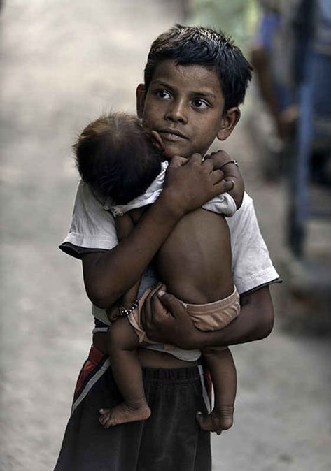 These pictures come from Living on a Dollar a Day: The Lives and Faces of the World's Poor . In His Arms, Poor Children, People Of The World, 인물 사진, Little People, People Around The World, Beautiful People, Persona, Around The Worlds