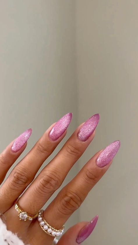 Cat Eye Pink Nails, Pink Nails Ideas Glitter, Pink Cateye Nail, Pink Shiny Nails, Pink New Years Nails, Almond Glitter Nails, Pink Nails With Chrome, Summer Nails Glitter, Almond Nails With Glitter